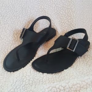Vera Wang flat sandals